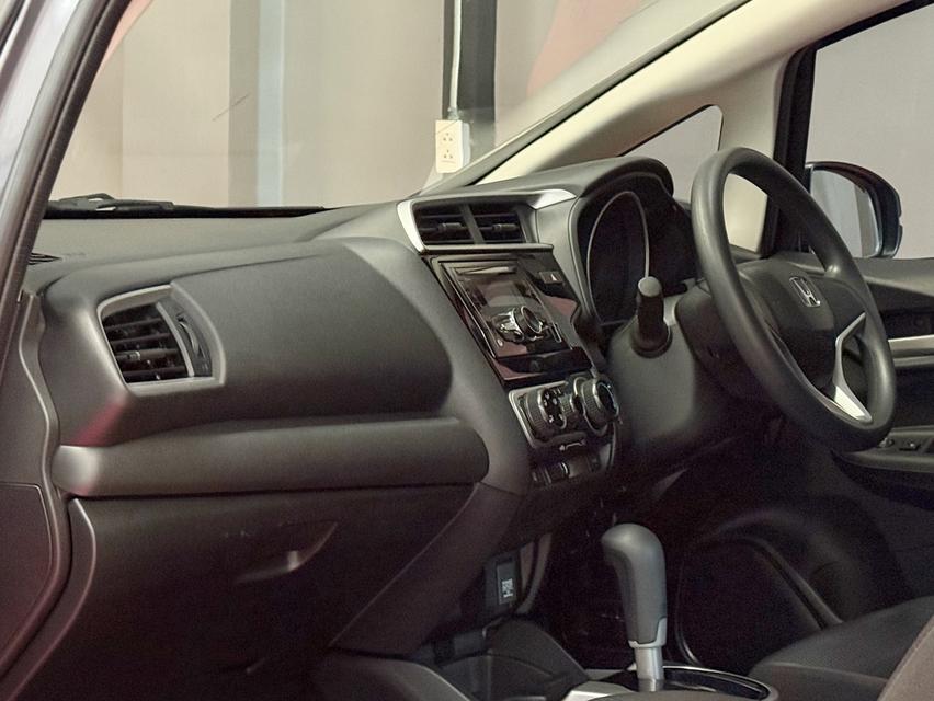 2020 HONDA JAZZ GK รถมือเดียวออกป้ายแดง รถวิ่งน้อยเพียง 60,000 กม เข้าศูนย์ตามระยะ รถไม่เคยมีอุบัติเหตุครับ รูปที่ 11