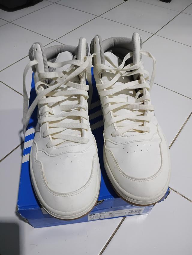 รองเท้าadidas Hoops3.0Mid-ไซร้42พร้อมกล่อง