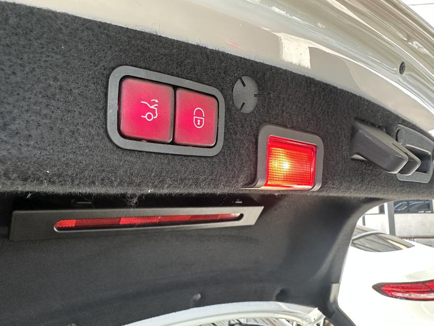 MERCEDES BENZ C220d AMG ปี2019 เครื่องยนต์ดีเซล ไมล์น้อย 18