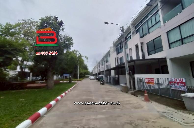 ทาวน์โฮม โครงการ โคราซอน ประชาชื่น เนื้อที่ 23.9 ตร.ว ประชาชื่น-ปากเกร็ด 5 (เลียบคลองประปา) ตำบลบางตลาด อำเภอปากเกร็ด นนทบุรี