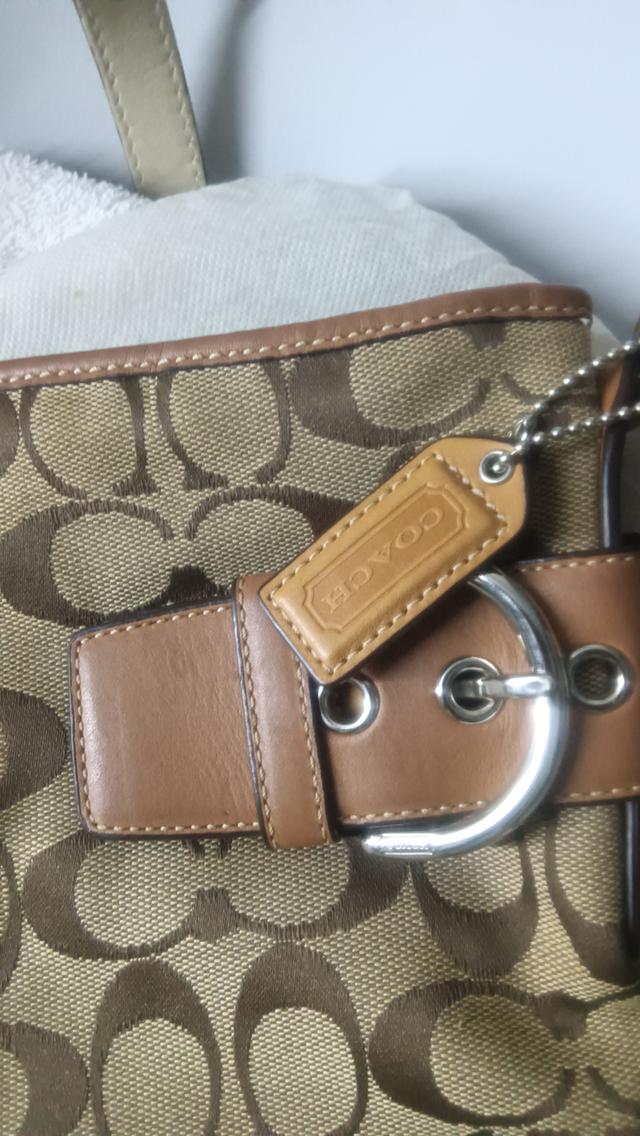 กระเป๋า Coach Signature Jacquard Canvas Soho Duffel Bag (มือสอง สภาพดี ) รูปที่ 5