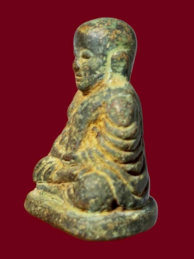 หลวงพ่อเงิน เปิดให้บูชาจ้า 3