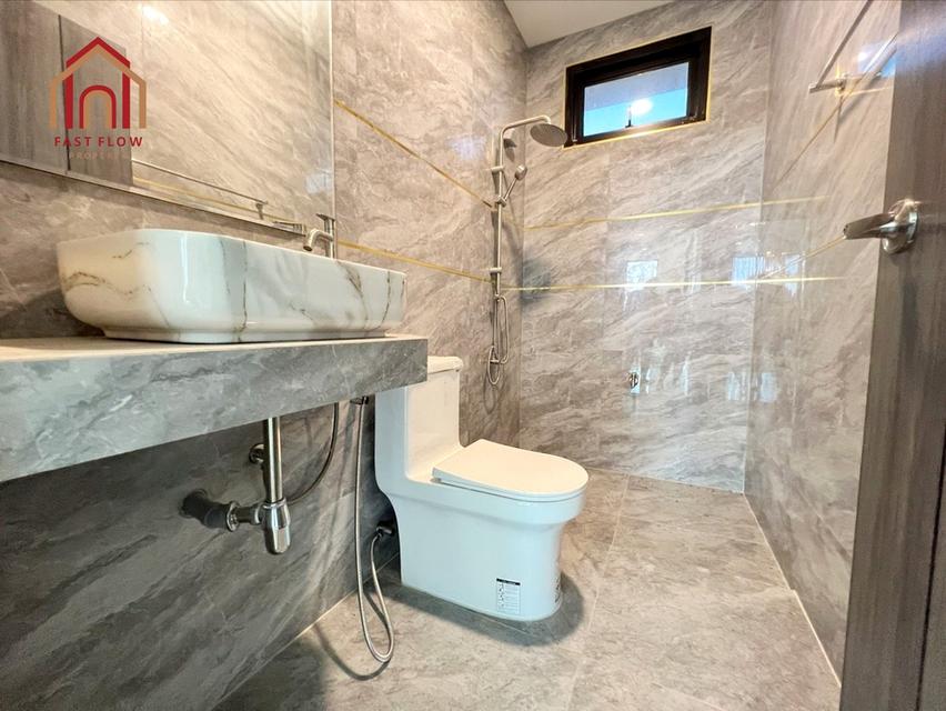 ขาย บ้านเดี่ยว ใกล้เซ็นทรัลนครปฐม ติดถนนสาธารณะ 2 ด้าน บ้านเลขที่สวย พร้อมอยู่ ไม่เคยพักอาศัย วัสดุอย่างดี ถนนยิงเป้าใต้ ซอยตรงข้าม สวนราชพฤกษ์เอราวัณ 11