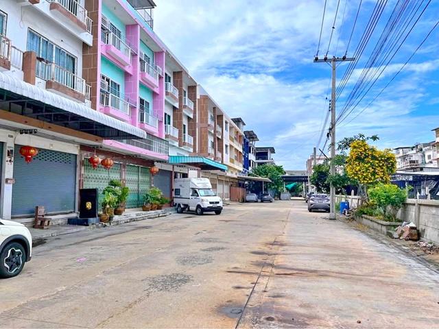 แม็คโคร บางบอน ให้เช่าอาคารพาณิชย์ 3 ชั้นรวมชั้นลอย ซ.สะแกงาม 48-54 เซ็นทรัล พระราม2 1.1กม.ดาดฟ้า 18 ตร.วา. 220 ตร.ม. 2 