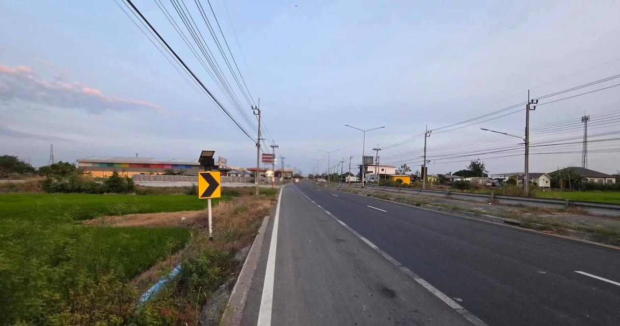 ขายที่ดินติดถนนใหญ่ หลังติดคลอง 6ไร่2งาน อำเภอบางบ่อ ตำบล เปร็ง  ภาษีค่าโอนจ่ายให้หมด เตรียมเงินมาซื้ออย่างเดียวครับ  Land for sale, located on a ma 2