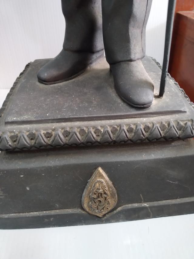 ในหลวงรัชกาลที่๙ฉลองกาญจนาภิเษกปี39สูง21นิ้ว 7