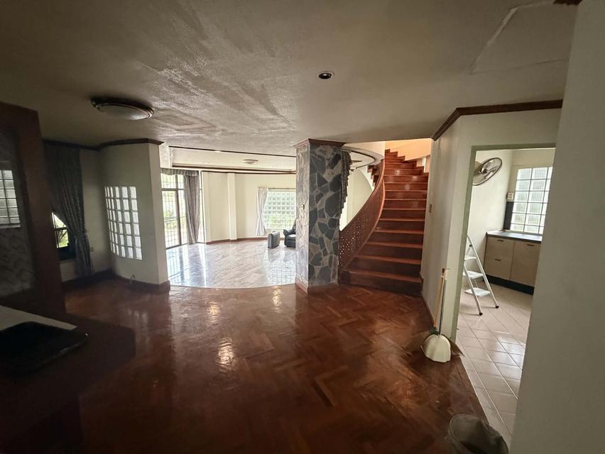 Spacious Land with Detached Home in Central Phuket – Large Garden & 4-Car Parking 8