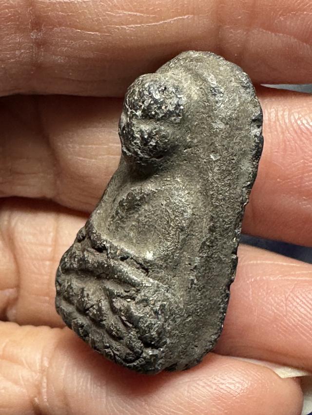 หลวงปู่ ทวด พิมพ์พระรอด รูปที่ 4