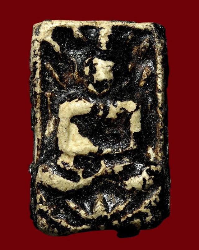 พระหลวงปู่เผือก ลงรักเก่าค่ะ