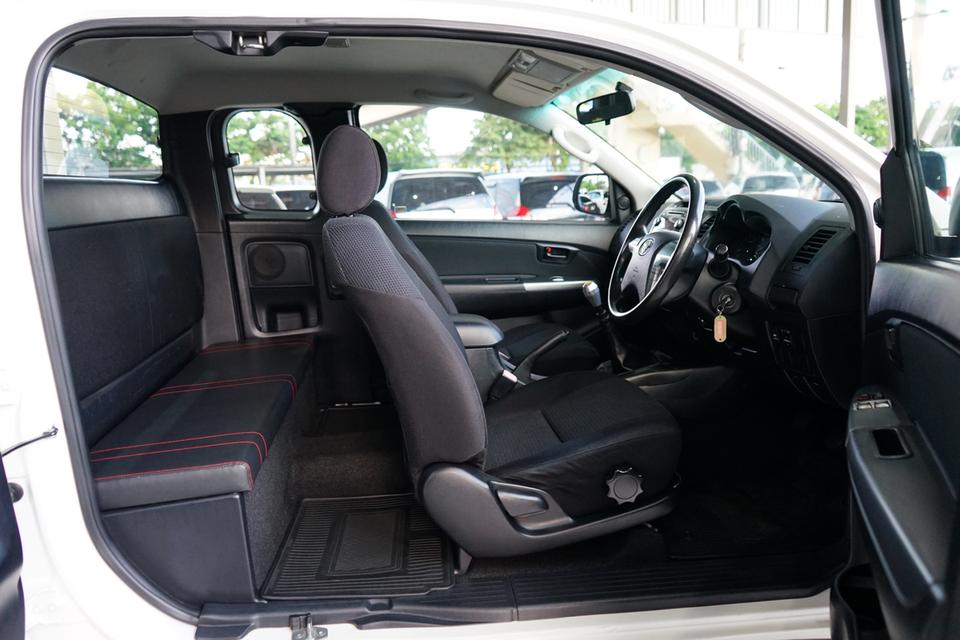 2015 TOYOTA VIGO 2.5E 7