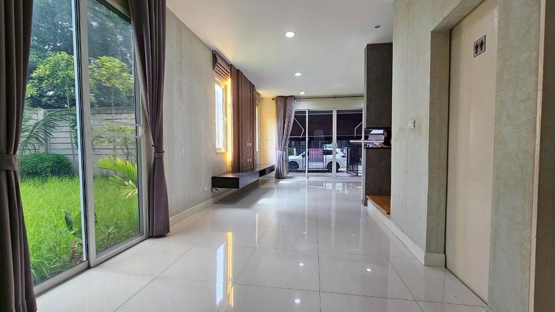 ขายด่วน ทาวน์โฮม 3 ชั้น หมู่บ้านกลางเมือง เกษตร - นวมินทร์  หลังริม เนื้อที่ 51.7 ตารางวา 3 ห้องนอน 3 ห้องน้ำ  2 จอด 6