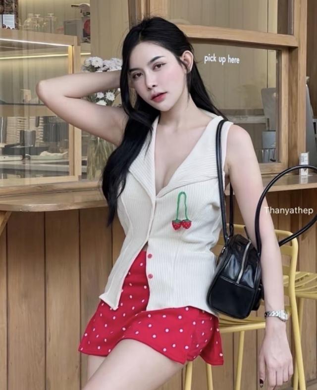 เสื้อเชอร์รี่ พร้อมกระโปรง