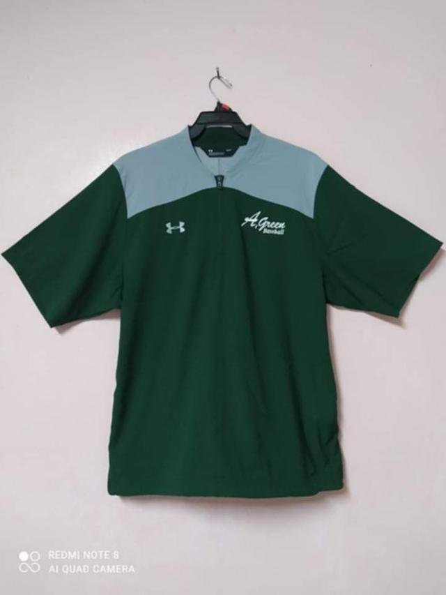 เสื้อ กีฬา แบรนด์ดัง Under armour สภาพเหมือนใหม่
