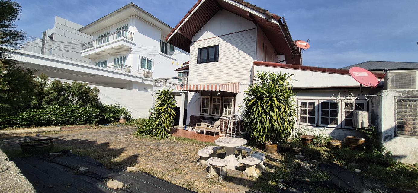 ขายบ้านเดี่ยว 2 ชั้น พื้นที่ 96 ตารางวา เขตพื้นที่เจริญ ใกล้ห้างสรรพสินค้าโรงเรียน โรงพยาบาล เดินทางเข้าออกสะดวกบ้านอยู่หลังสุดท้ายสุดซอย พื้นที่รอบบ้ 8