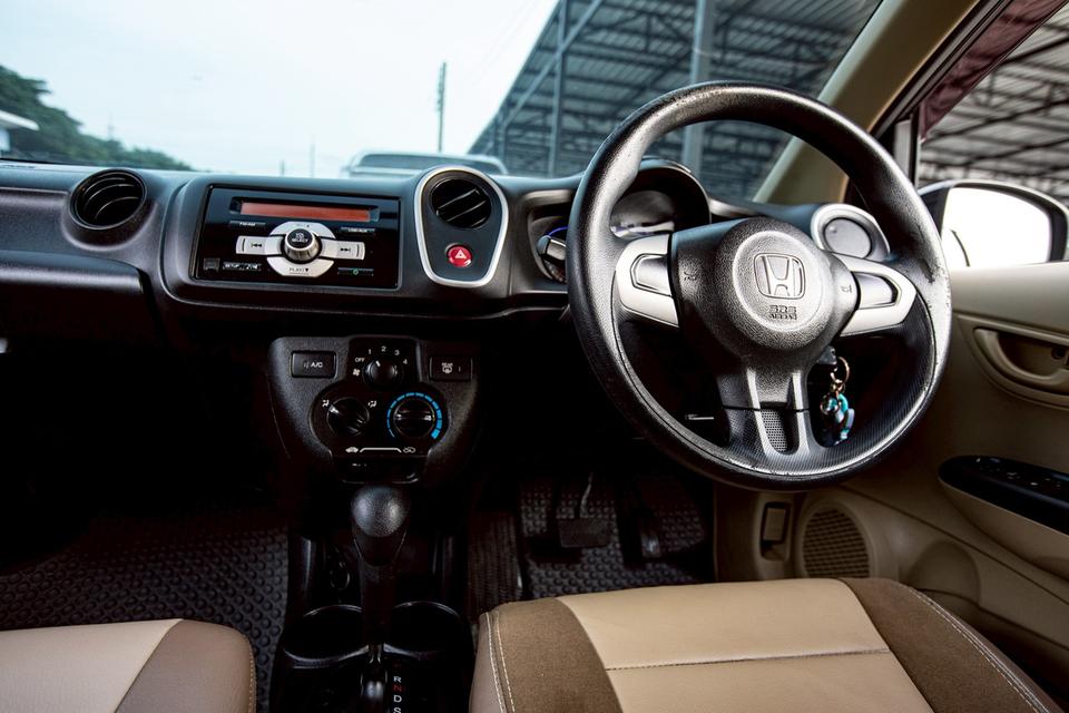 Honda Mobilio 1.5V ปี 2015 สีดำ 7 ที่นั่ง เกียร์ Auto 18