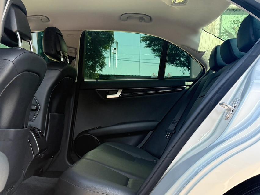 2014 BENZ C200 W204 รถมือเดียวออกป้ายแดง รถวิ่งน้อยเพียง 108,000 กม รถเข้าศูนย์ตามระยะ รถไม่เคยมีอุบัติเหตุครับ 14