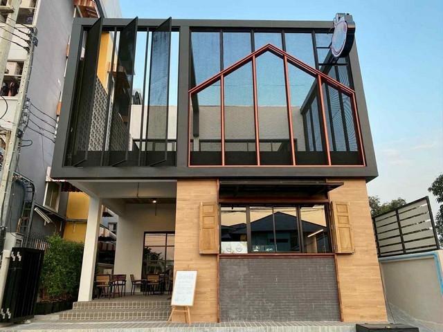 ขายบ้าน2ชั้นถ. จันทรคามพิทักษ์ ตำบลสนามจันทร์ อำเภอเมืองนครปฐม สไตล์คาเฟ่ ขายพร้อมแอร์ และ เฉพาะเฟอร์นิเจอร์บิ้วอิน + เต