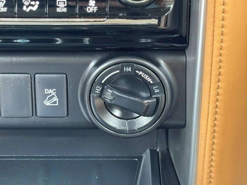 Toyota Fortuner 2.8 V 4WD ปี 2016 16