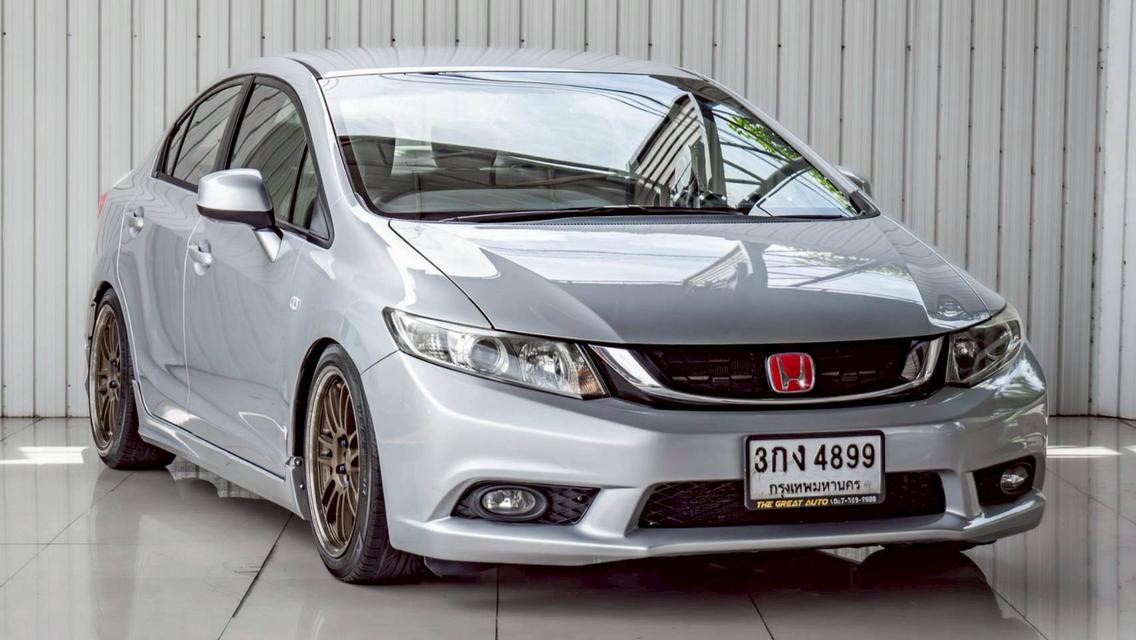 HONDA CIVIC 1.8 S ปี 2014 สีเทาโฉม FB ปี12-16