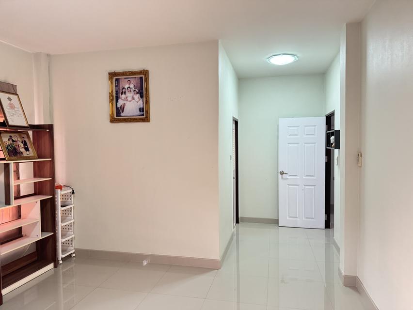 บ้านเดี่ยว  2  ชั้น 5 ห้องนอน 3 ห้องน้ำ 11