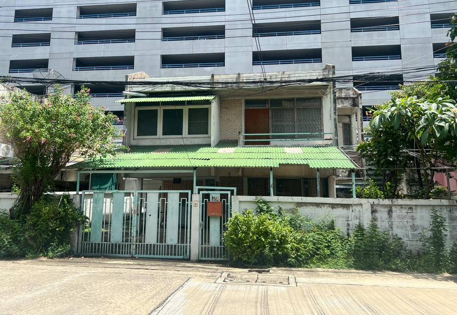 ขายบ้านเดี่ยวจตุจักร เลขที่ 101 ซอยพหลโยธิน 19/1 เขตจตุจักร เนื้อที่ 56 ตร.วา 3 ห้องนอน 3 ห้องน้ำ ใกล้เซ็นทรัลลาดพร้าว 1