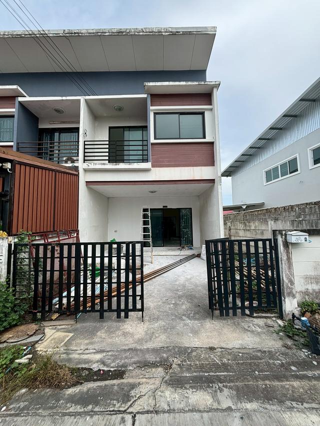 ขายทาวน์โฮม หมู่บ้านมณฑล 6  พุทธมณฑลสาย 4  หลังมุม  💥รีโนเวทใหม่ทั้งหลัง 💥ใกล้เดอะโฟร์ทสาย4  ราคาคุ้มที่สุดในโครงการ  1