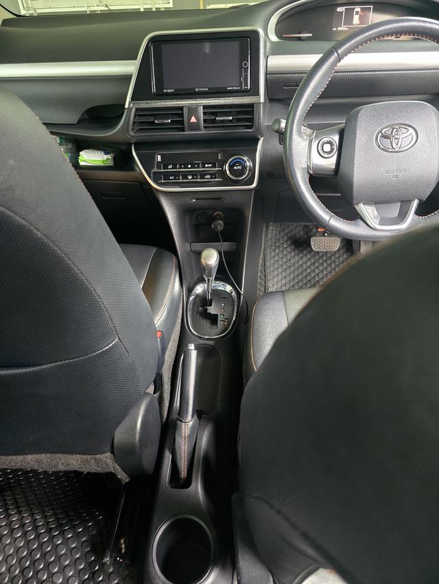 TOYOTA SIENTA 1.5 V 2017 8