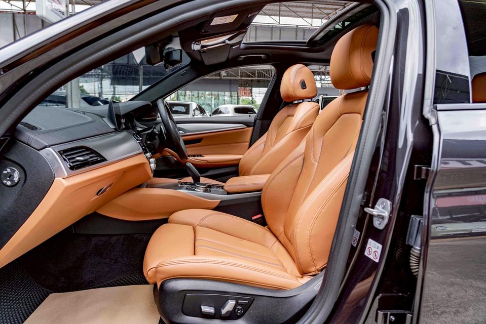 รหัสรถ NP3696 รุ่นรถ : BMW 530e M SPORTปีรถ : 2020 14