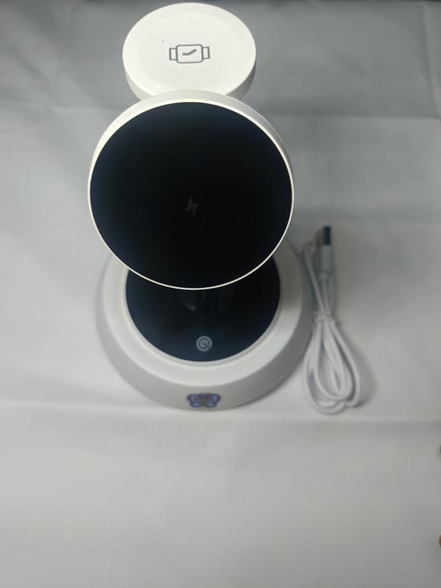 นี่คือแท่นชาร์จไร้สาย Blue Box 3-in-1 5