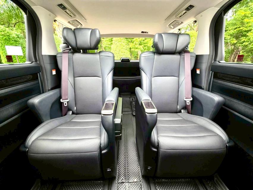 Toyota ALPHARD 2.5SC PACKAGE สีขาว ปี 2023 ไมล์ 34,000 กม.  14