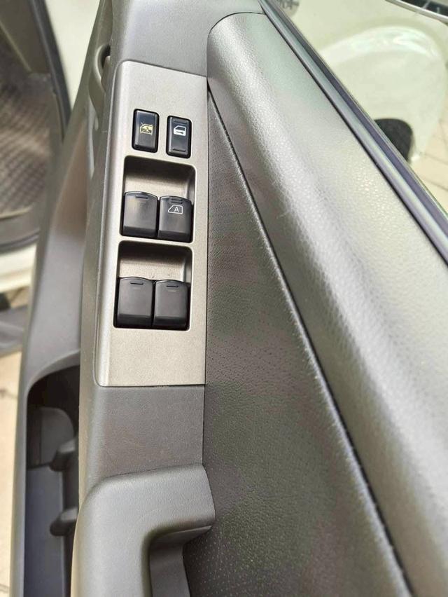 NISSAN NAVARA 2.5 LE CALIBRE 4 ประตู เกียร์ออโต้ ปี 2011 แท้ ตัวสูงแท้โรงงาน 17