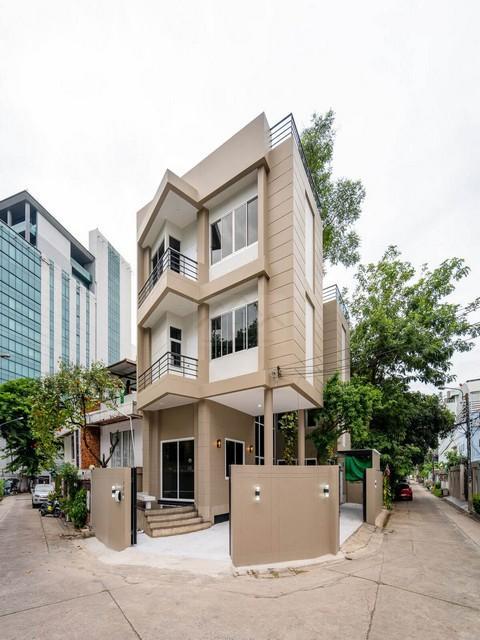 ขาย บ้านเดี่ยว รีโนเวทใหม่ 3 ชั้น หลังมุม จตุจักร วิภาวดีรังสิต 5 ใกล้ MRT จตุจักร  BTS หมอชิต ใกล้ห้าง โรงเรียน และมหาวิทยาลัย 2