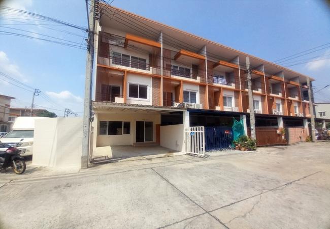 ขายทาวน์เฮ้าส์ หมู่บ้านรัชธานี 10 ซอยคู้บอน 27 ถนนรามอินทรา บางเขน กรุงเทพมหานคร 1