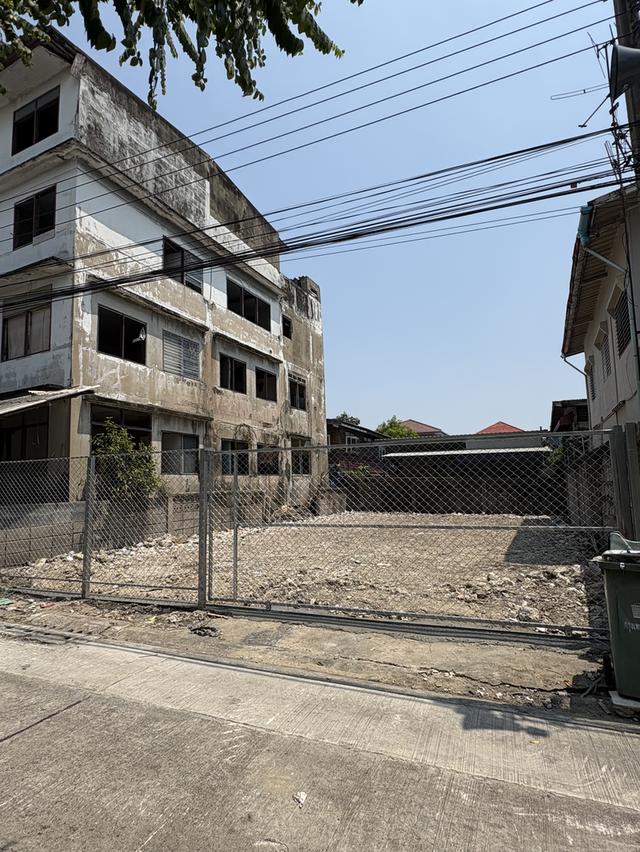 ขายที่ดิน จนาด 37 ตรว. กว้าง 9 เมตร ,ลึก 16 เมตร ตั้งอยู่ใน หมู่บ้านเปรมฤทัย 20 แยก 9 , ซอยศรีนครินทร์ 48 , ทำเลดี 3