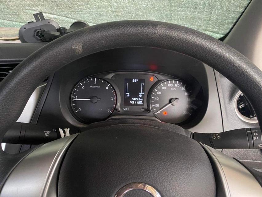  Nissan Navara  3