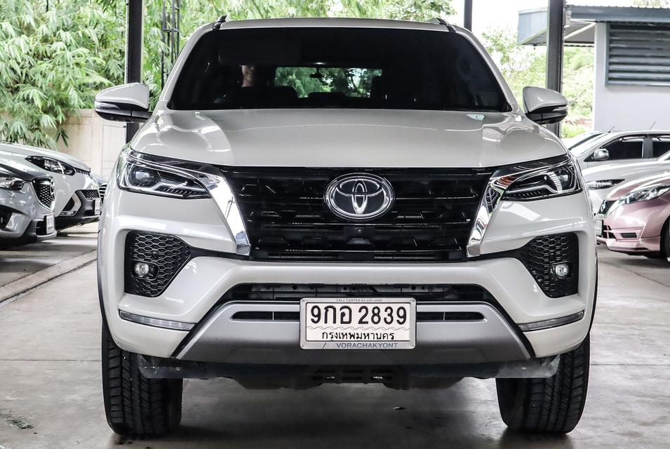 ขาย TOYOTA FORTUNER 2.4 V ปี 2021 ไมล์แท้ 30,000 กม.