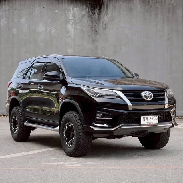 Toyota Fortuner 2.8 TRD SPORTIVO 4WD 2019 รูปที่ 3