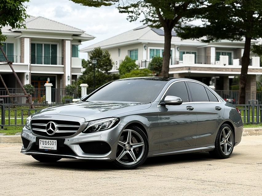 Benz C300 AMG Dynamic W205 ปี 2015  ดีเซล ใช้งานน้อย 8 หมื่นโล อฟชั่นเต็ม หลังคาแก้ว เจ้าของเดียว