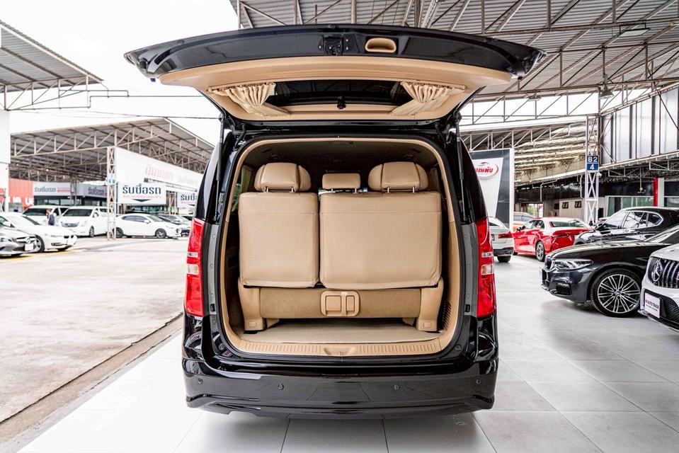 รหัสรถ NP3447 รุ่นรถ : HYUNDAI GRAND STAREX 2.5 PREMIUMปีรถ : 2017 9