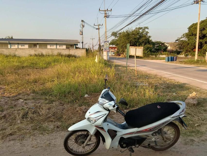 ที่ดินสวย โฉนดครุฑแดง ต.นากลาง อ.สูงเนิน จ.นครราชสีมา อยู่ติดชุมชน ตรงข้ามกับ อบต.ต.นากลาง ห่าง ตลาด, 7-11, CJ ไม่ถึง500 เมตร ใกล้นิคมอุตสาหกรรมนวนคร 7