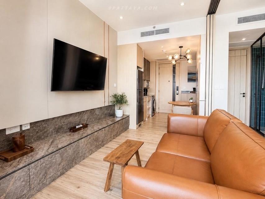 For Rent / For Sale — Luxury Sea View Condo at Arom Wongamat, North PattayaSpecial price for a luxury beachfront condo at Arom Wongamat, North Pattaya 3
