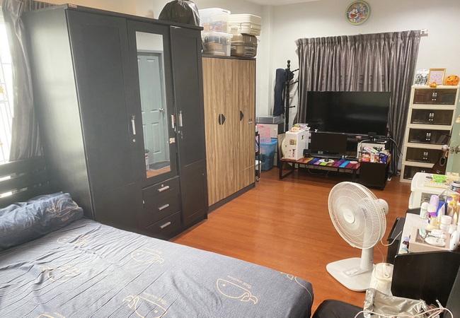 ขายบ้านแฝด หมู่บ้านพรหมศิริ เพชรเกษม 77 เนื้อที่ 33.6 ตร.ว. 2 ชั้น 3 นอน 3 น้ำ 8