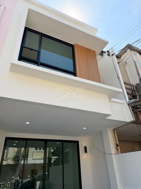 ขายทาวน์โฮม 2 ชั้น 18 ตรว. โครงการเฟิสท์โฮม ถนนวัชรพล ซอยวัชรพล1 ทำเลดี หลังตลาดถนอมมิตร ใกล้ทางด่วน 1