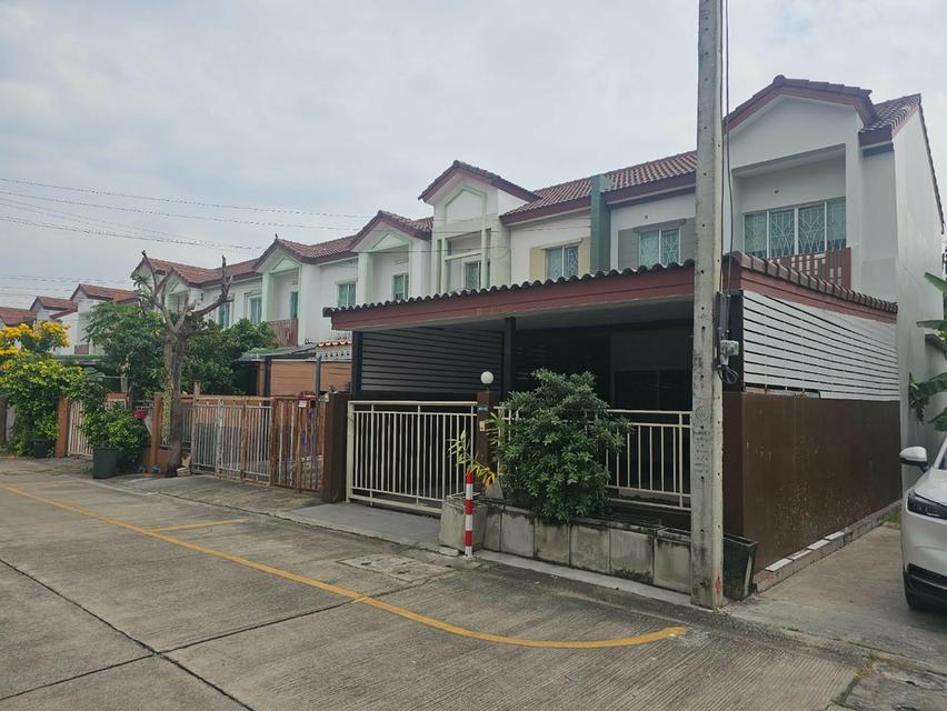 ขายทาวน์เฮาส์ หมู่บ้านไลโอ วงแหวน-ปิ่นเกล้า (ซอยวัดพระเงิน) 1