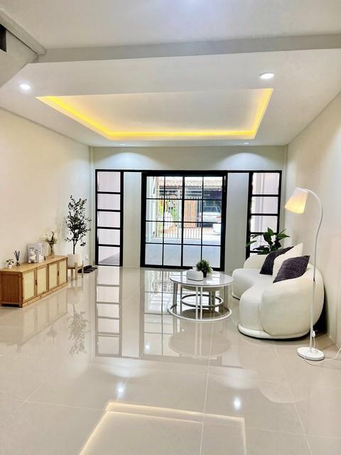ขายทาวน์เฮ้าส์ 2 ชั้น 16 ตรว. หมู่บ้านฉัตรแก้ว ซ.แฮปปี้แลนด์ 1 ใกล้รถไฟฟ้า สถานีบางกะปิ 3