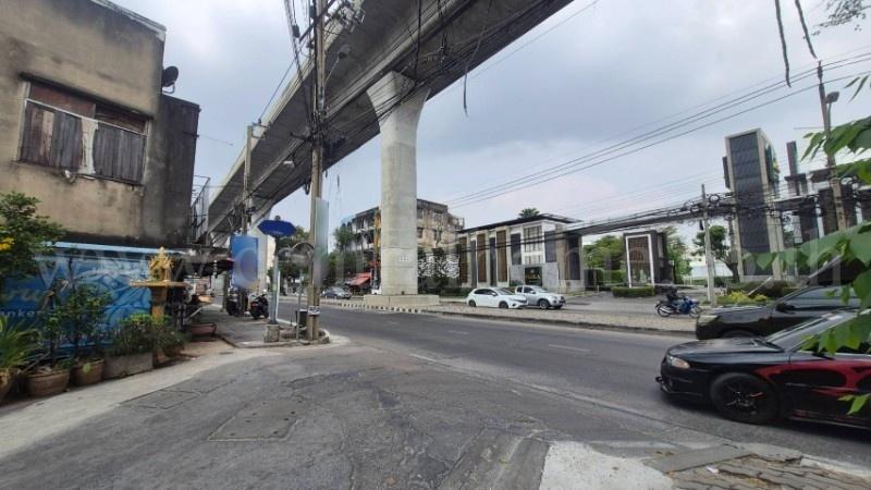 ทาวน์เฮ้าส์ บ้านกฤษณา ซอยร่มเกล้า 12 หลังริม ราคาถูก 7