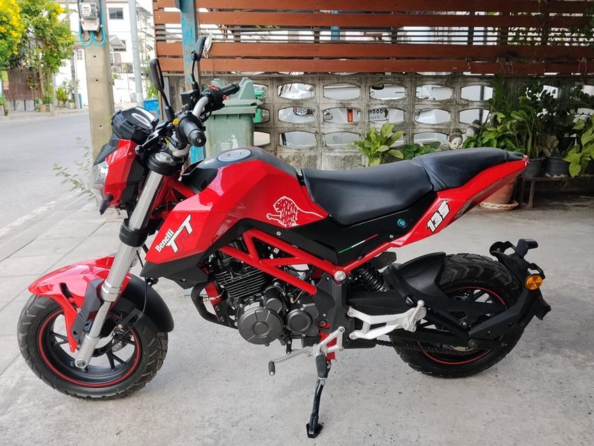 ใช้เพียง 1พันกว่าkm. Benelli TNT 135 ครับ
