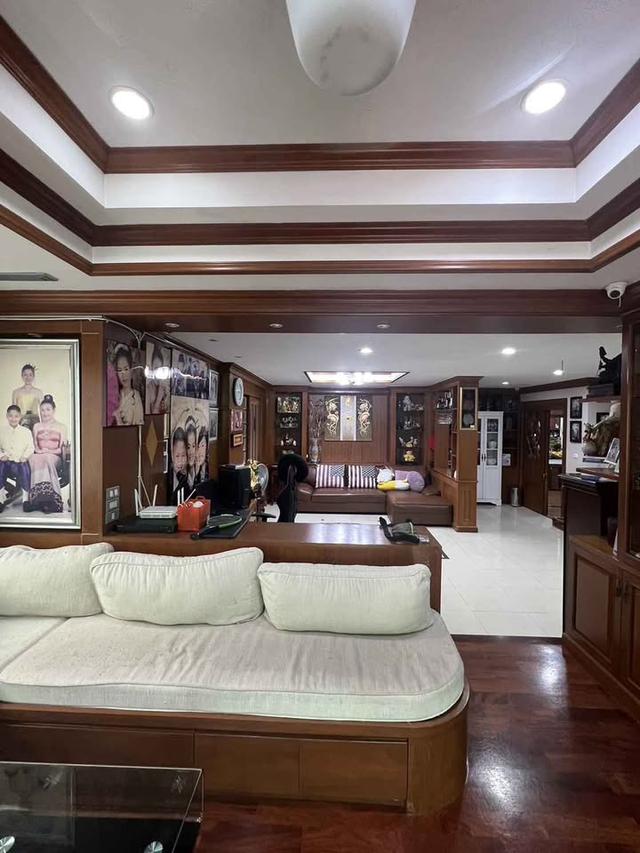 ขายบ้านเดี่ยว ใกล้เซ็นทรัลเวสต์วิลล์ หมู่บ้านเบญญาภา-ปิ่นเกล้า ทำเล ราชพฤกษ์-สาทร หลังริม 75 ตรว. พื้นที่ใช้สอยประมาณ 280 ตรม. 4 นอน / 4 น้ำ / 2