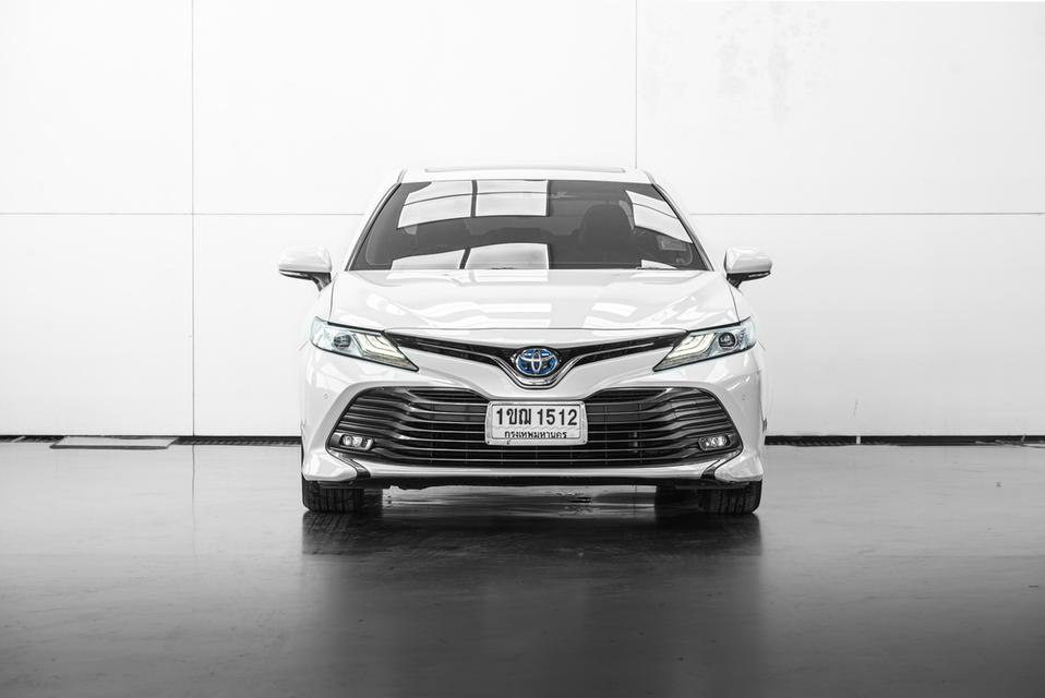 2020 TOYOTA CAMRY 2.5 HYBRID สีขาว เลขไมล์ 82455 กม.