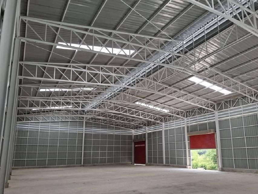 ให้เช่าโกดัง สร้างใหม่ ติดถนนกาญจนาภิเษก วงแหวนตะวันตก ขาออก ลาดหลุมแก้ว (ถนนหมายเลข 9) ทำเลดี จอดรถได้หลายคัน พื้นที่ใช้สอย 700 ตารางเมตร 4